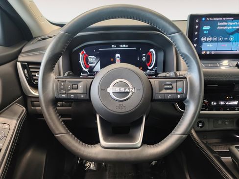 Certified 2024 Nissan Rogue Platinum w/ Platinum Premium Package FWD image 18