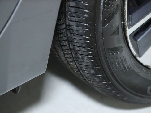 Certified 2025 Nissan Versa SV image 35