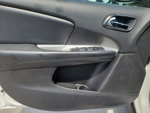 Used 2020 Dodge Journey SE w/ SE Popular Equipment Group FWD image 26