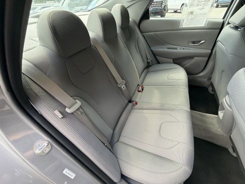 Used 2025 Hyundai Elantra SE w/ Cargo Package FWD image 48
