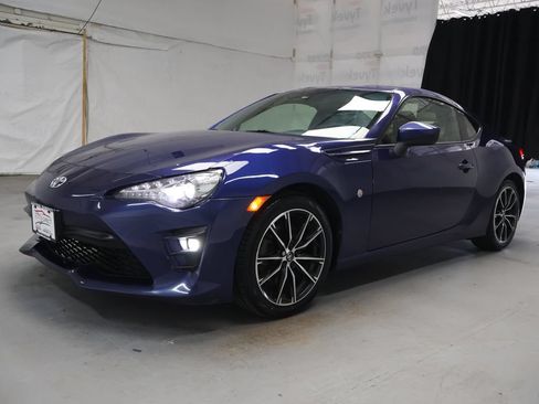 Used 2017 Toyota 86 RWD image 3