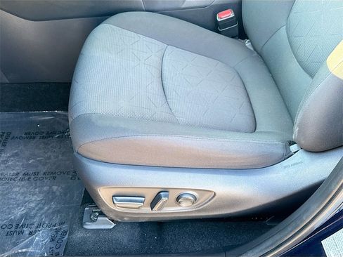 Used 2022 Toyota RAV4 XLE image 17