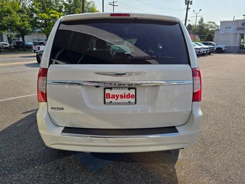 Used 2016 Chrysler Town & Country Touring w/ Driver Convenience Group FWD image 37