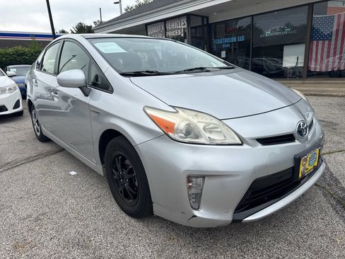 Used 2013 Toyota Prius Three w/ Solar Roof Pkg FWD image 9