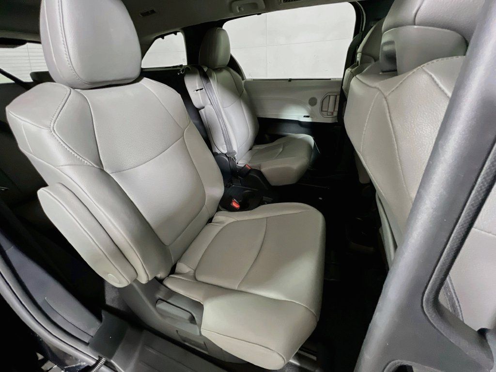 Certified 2026 Toyota Sienna XLE FWD image 25