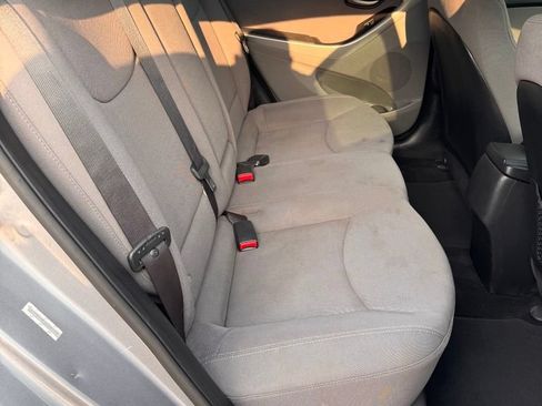Used 2014 Hyundai Elantra SE w/ Option Group 02 FWD image 12