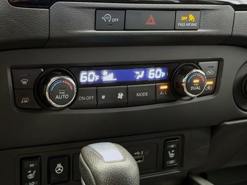 Used 2024 Nissan Frontier SV RWD image 10