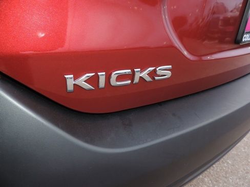 Used 2019 Nissan Kicks SV image 18