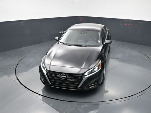 Used 2025 Nissan Altima 2.5 S FWD image 18