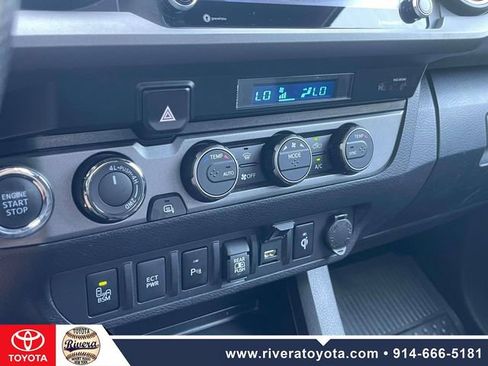 Used 2022 Toyota Tacoma TRD Off-Road w/ Technology Package AWD/4WD image 32