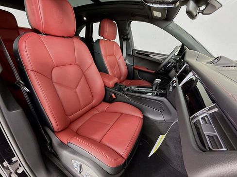 New 2026 Porsche Macan image 31
