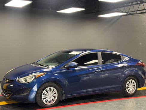 Used 2016 Hyundai Elantra SE image 1