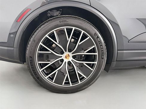 Certified 2026 Porsche Macan 4 Electric RWD image 13