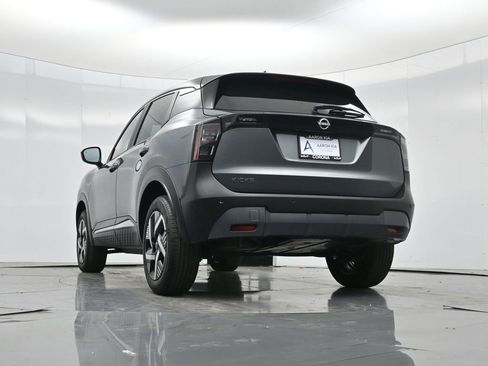 Used 2025 Nissan Kicks SV image 40