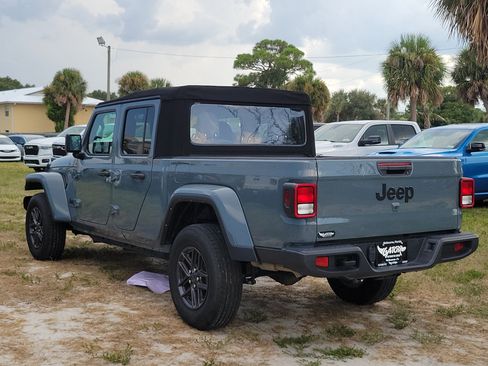 Used 2024 Jeep Gladiator Sport AWD/4WD image 3
