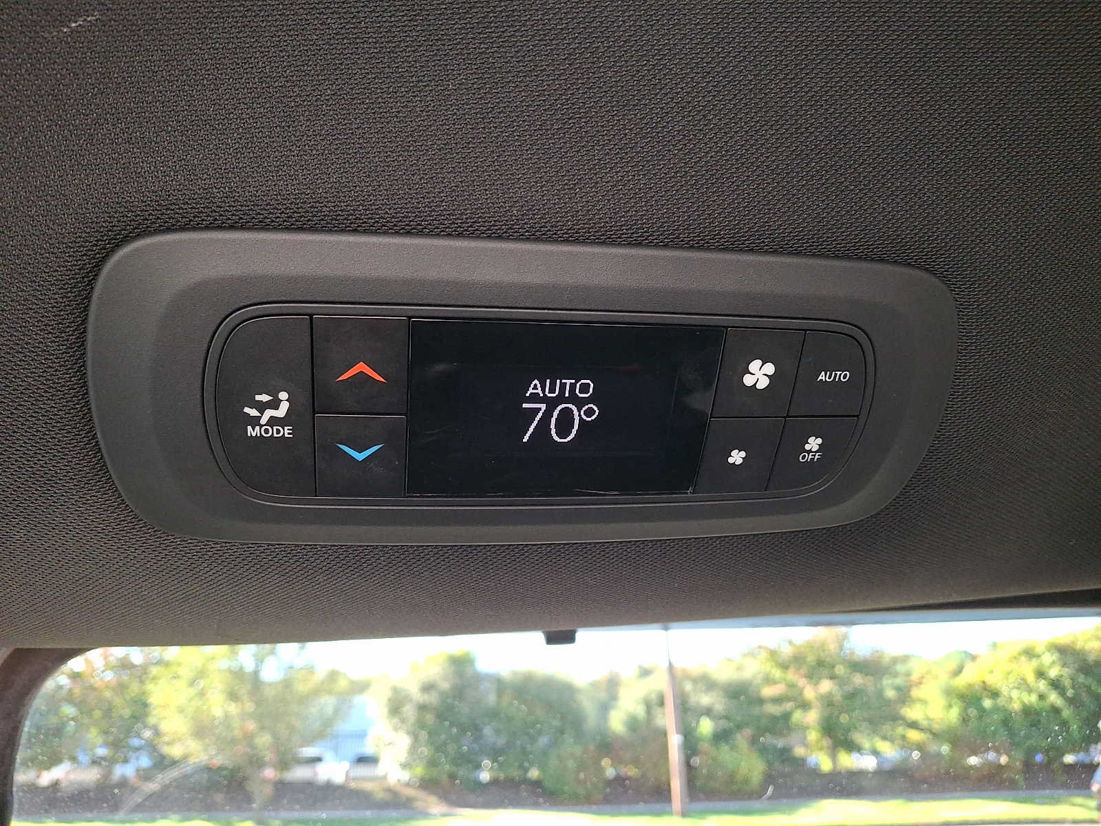 Used 2019 Chrysler Pacifica Touring-L FWD image 12