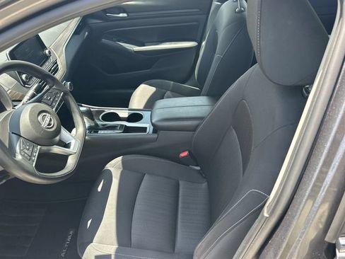 Used 2024 Nissan Altima 2.5 SV FWD image 13