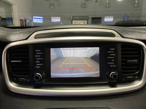 Used 2019 Kia Sorento AWD V6 image 23