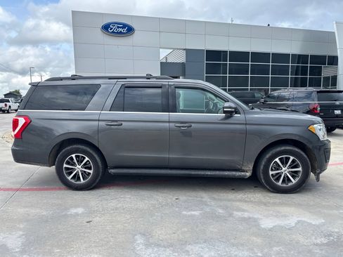 Used 2018 Ford Expedition Max XLT w/ Equipment Group 201A RWD image 2