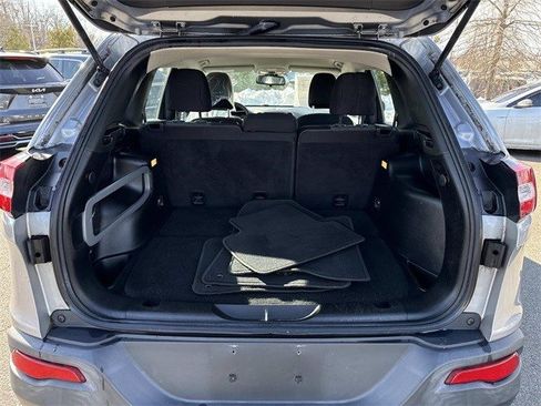 Used 2015 Jeep Cherokee Sport image 12