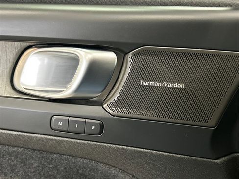 Certified 2024 Volvo XC40 B5 Plus w/ Protection Package Premier image 19