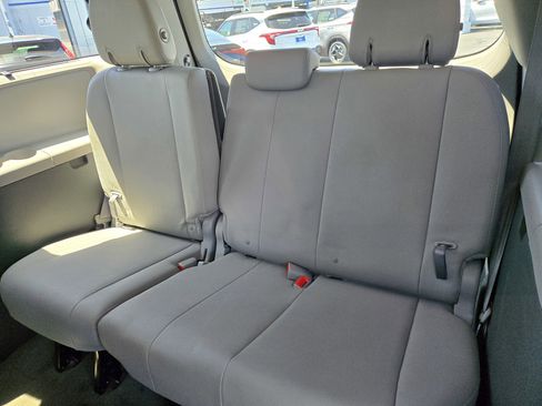 Used 2017 Toyota Sienna FWD image 13