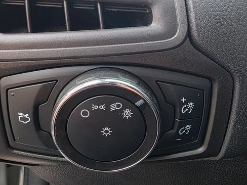 Used 2014 Ford Focus SE FWD image 12