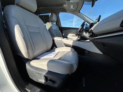 Used 2023 Nissan Rogue SL w/ SL Premium Package image 17