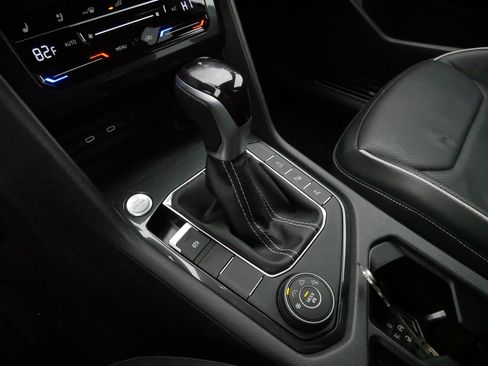 Certified 2022 Volkswagen Tiguan SEL R-Line image 24