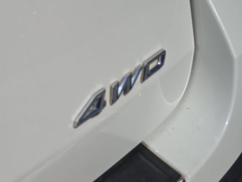 Used 2021 Ford Explorer Limited w/ Equipment Group 301A AWD/4WD image 12