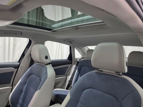 Certified 2025 Volkswagen Jetta SE image 22