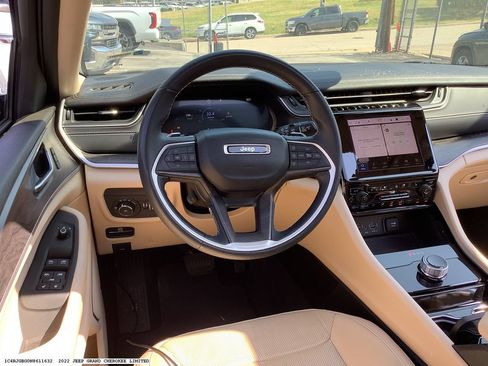 Used 2022 Jeep Grand Cherokee Limited w/ Luxury Tech Group II RWD image 12