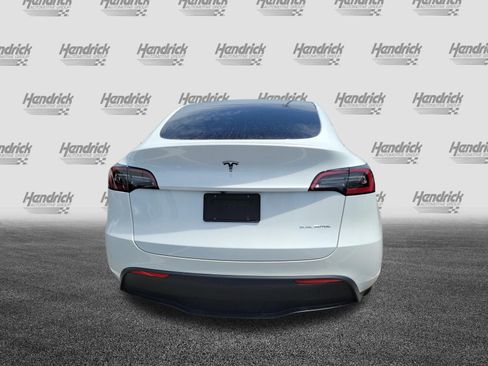 Used 2023 Tesla Model Y AWD image 9