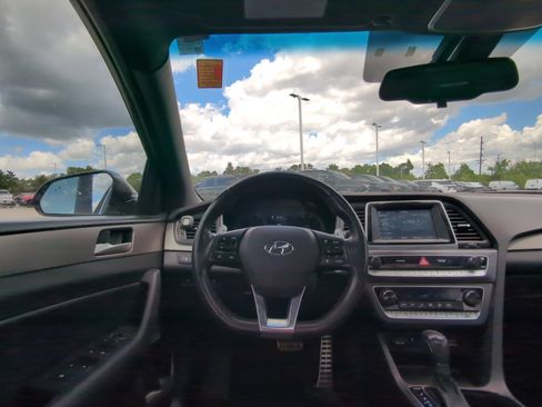 Used 2018 Hyundai Sonata Sport w/ Tech Package 05 FWD image 13