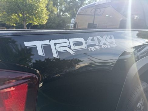Used 2019 Toyota Tacoma TRD Off-Road AWD/4WD image 6