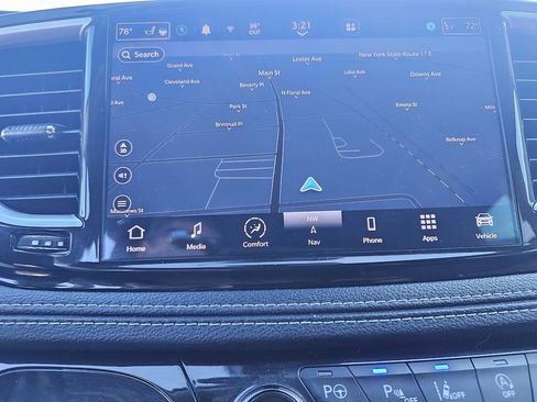 Used 2023 Chrysler Pacifica Limited w/ Uconnect Theater Family Group image 29