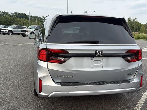 Used 2025 Honda Odyssey Touring image 8