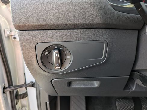 Used 2018 Volkswagen Tiguan SEL Premium FWD image 25