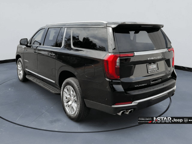 Used 2025 GMC Yukon XL Denali AWD/4WD image 7