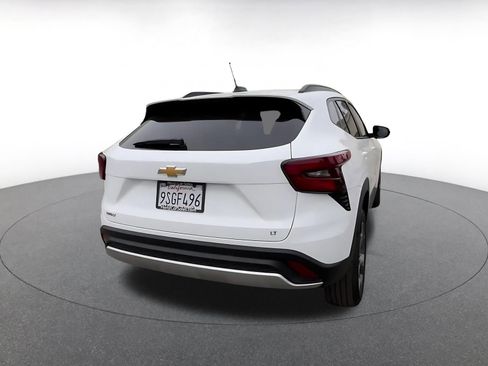 Used 2025 Chevrolet Trax LT w/ LT Convenience Package image 14