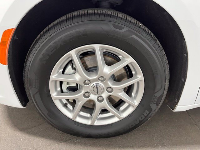 Used 2024 Chrysler Pacifica Touring-L FWD image 26