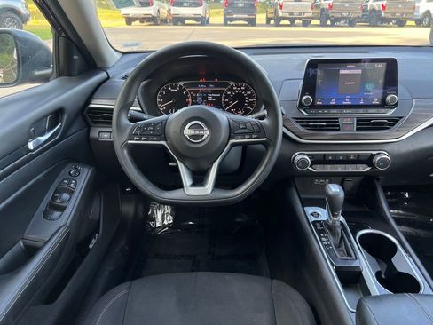 Used 2024 Nissan Altima 2.5 SV FWD image 14