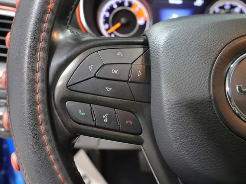 Used 2020 Jeep Cherokee Trailhawk w/ Comfort & Convenience Group AWD/4WD image 38
