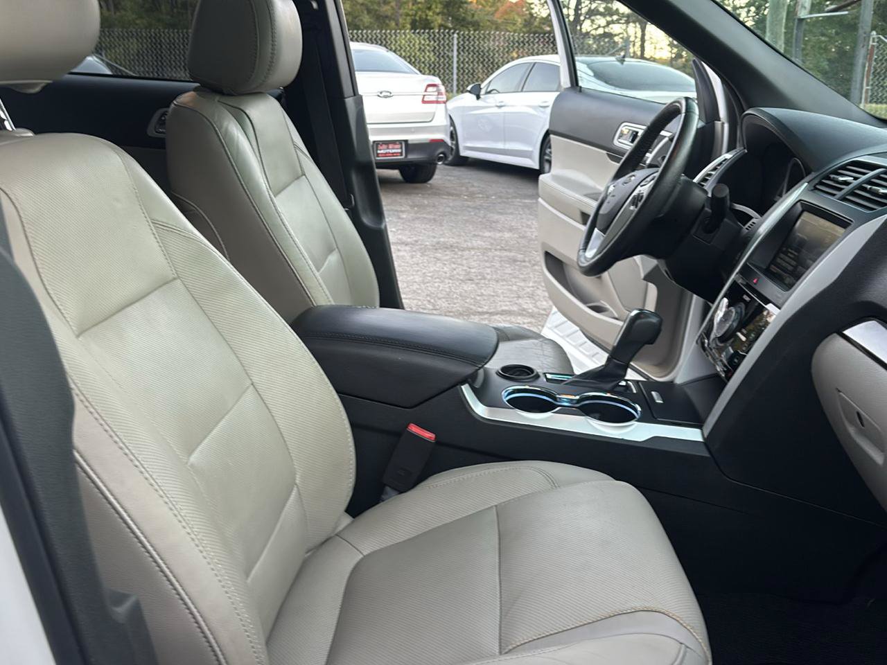 Used 2015 Ford Explorer Limited w/ Equipment Group 301A FWD image 15