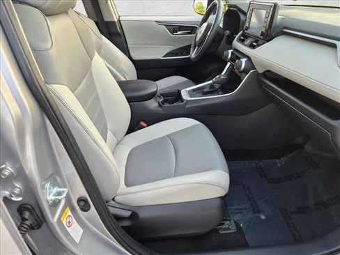 Used 2019 Toyota RAV4 XLE Premium FWD image 20