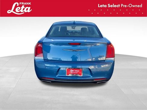 Used 2022 Chrysler 300 Touring L image 9