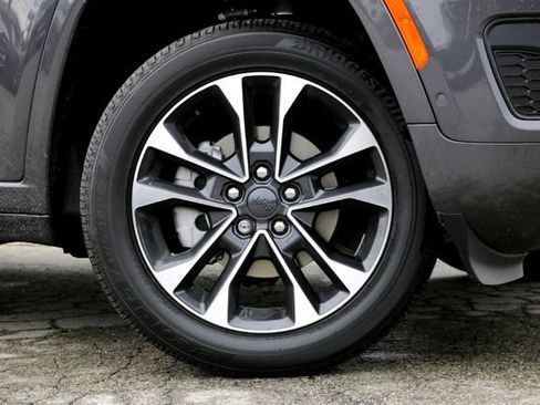 New 2025 Jeep Grand Cherokee Overland w/ Luxury Tech Group IV image 2