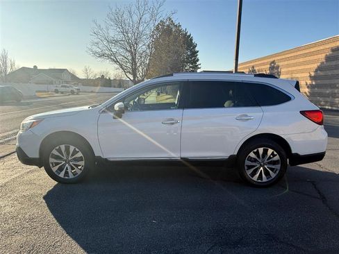 Used 2017 Subaru Outback 3.6R Touring image 2