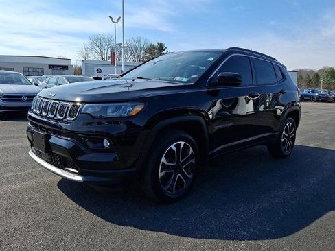 Certified 2023 Jeep Compass Limited image 3