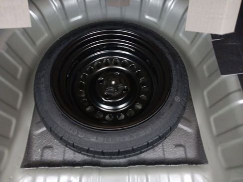 New 2025 Nissan Versa SR w/ Trunk Package image 30